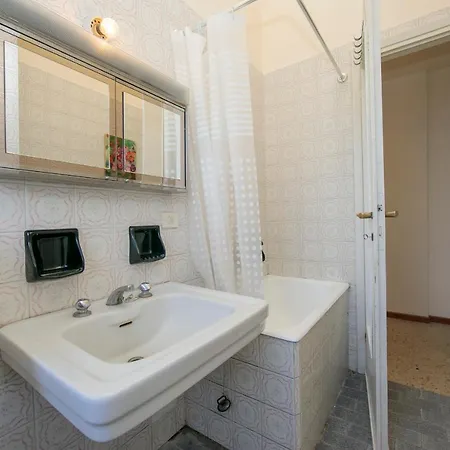 Βίλα Via Sumpiazzo Sleeps 14 Pool