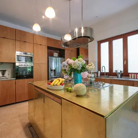 Βίλα Via Sumpiazzo Sleeps 14 Pool